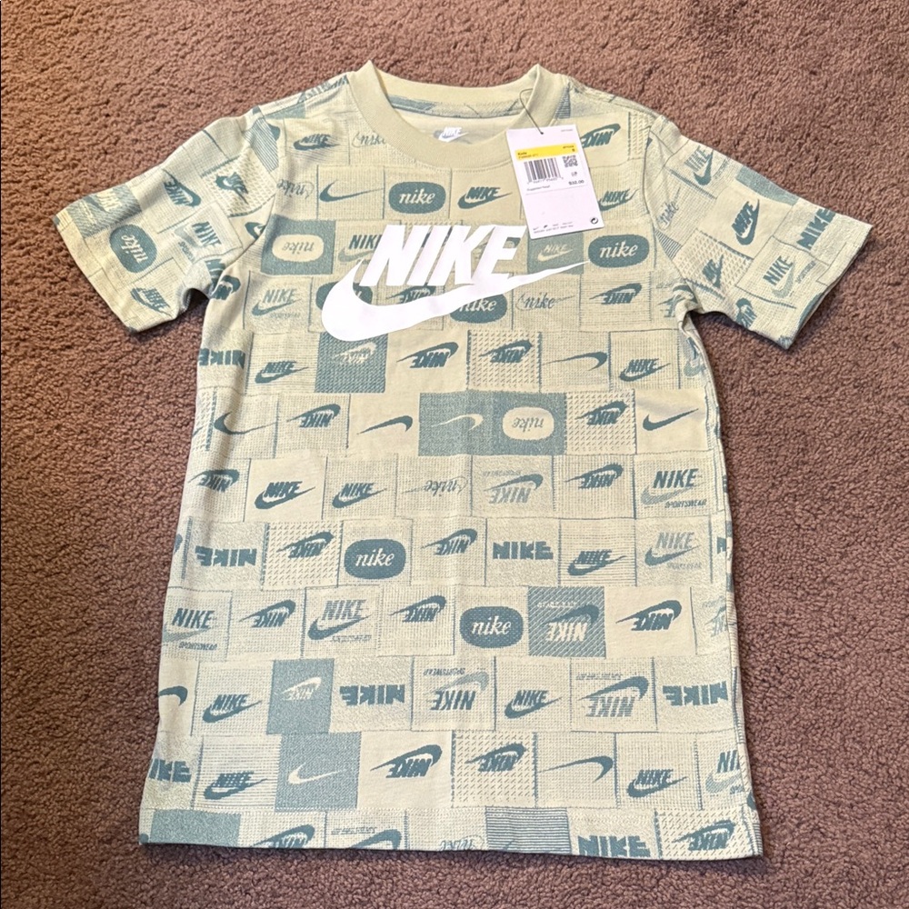 Nike Green and White Logo Pattern T-Shirt Size Kids S NWT